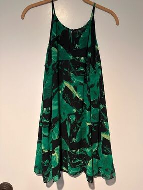 Vince Camuto Green and Black Abstract Keyhole Blouse -NBW no tags